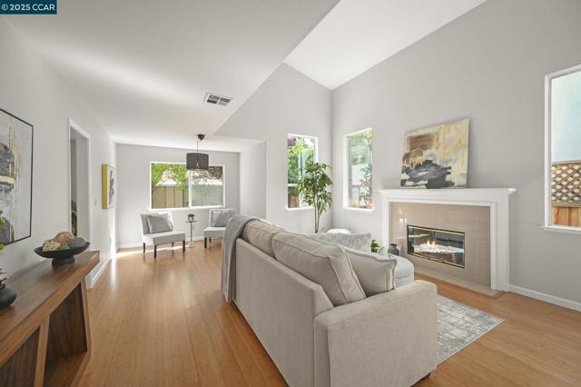 1116 Vista Pointe Cir, San Ramon CA: https://media.crmls.org/mediaz/14a824a1-0b41-4fa4-b58b-91457a2a0cbf.jpg