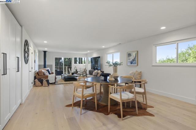 10336 Greenview Dr, Oakland CA: https://media.crmls.org/mediaz/14a85b8e-f099-4326-8d94-2b72d400f091.jpg