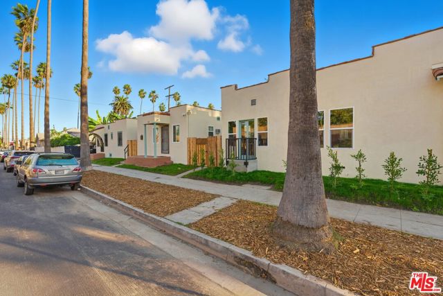 5200 S St Andrews Place, Los Angeles CA: https://media.crmls.org/mediaz/14a860a6-a5a9-42dd-8fda-b291ae803c2f.jpg