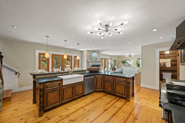 1353 Edgewood Road, Redwood City CA: https://media.crmls.org/mediaz/14a896fe-dee4-4379-ad61-16cc9e68ca8f.jpg