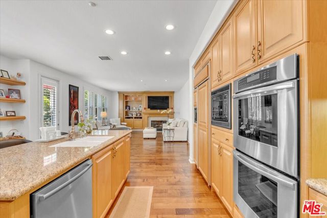 1535 Verde Ridge Lane, Westlake Village CA: https://media.crmls.org/mediaz/14a95360-dff9-4ef7-991c-260f7567aa8c.jpg