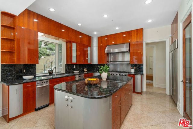 16980 Escalon Drive, Encino CA: https://media.crmls.org/mediaz/14a95aff-d858-435f-9dca-f44b93299e24.jpg