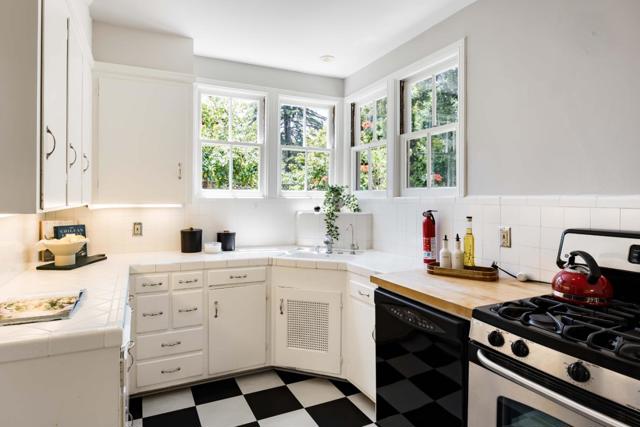 128 Cornell Road, Menlo Park CA: https://media.crmls.org/mediaz/14aa0735-ec9a-4d1a-8afe-273bb61b2bac.jpg
