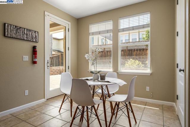 670 W Privado Way, Mountain House CA: https://media.crmls.org/mediaz/14aa3b1c-f6d5-44d8-a7f1-38116416bde9.jpg
