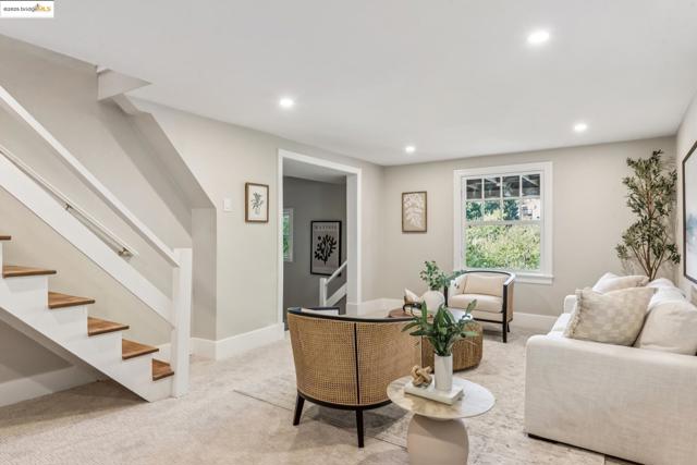 725 Carlston Ave, Oakland CA: https://media.crmls.org/mediaz/14aa61f0-a777-48d7-bb26-721b3d0ca1ee.jpg
