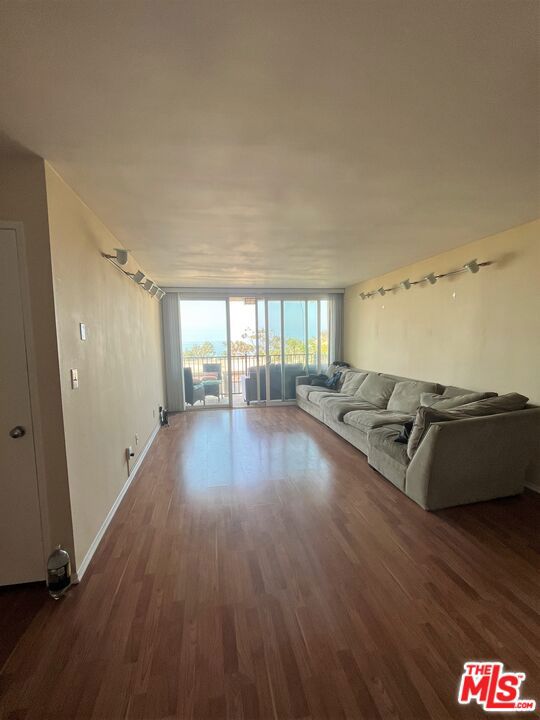 23901 Civic Center Way, Malibu CA: https://media.crmls.org/mediaz/14aa79e2-3a51-45f1-9139-b34769465069.jpg