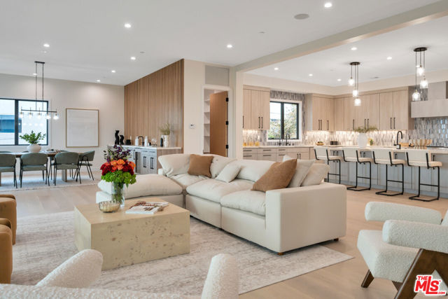 461 Chabela Drive, Manhattan Beach CA: https://media.crmls.org/mediaz/14aa9add-9d07-4b1b-b8c0-5f730310b3da.jpg