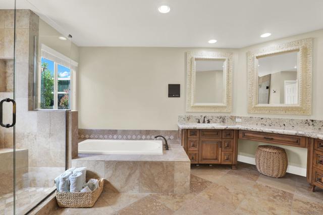 1033 1035 Summit Trl, Escondido CA: https://media.crmls.org/mediaz/14aacef8-0bc5-49a9-9313-d3191cf4e682.jpg