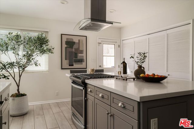 14141 Killion Street photo 9