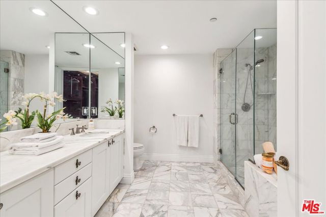 261 S Reeves Drive, Beverly Hills CA: https://media.crmls.org/mediaz/14abd44c-637f-4532-9710-57434b399f41.jpg
