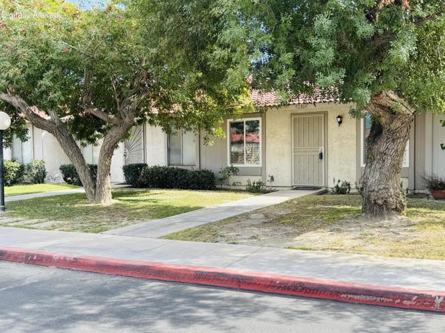 82815 Davis Drive, Indio CA: https://media.crmls.org/mediaz/14abdaac-648c-4231-8dba-6f80f5e857d4.jpg