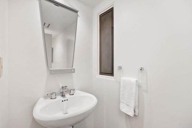 1859 Zapo Street, Del Mar CA: https://media.crmls.org/mediaz/14abdcb7-ad05-4a49-ae25-c1c4031baa81.jpg