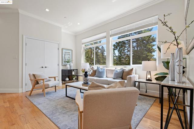 5915 Balboa Dr, Oakland CA: https://media.crmls.org/mediaz/14ac31fc-0972-472b-9b54-101b71bcce97.jpg