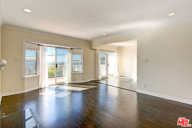 7009 RINDGE Avenue, Playa del Rey CA: https://media.crmls.org/mediaz/14ad8e58-f623-49e3-bfd7-17980dbe8322.jpg