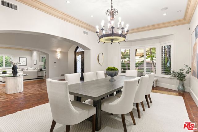 13845 Magnolia Boulevard, Sherman Oaks CA: https://media.crmls.org/mediaz/14adf3ef-df43-4708-9429-bf465aecc602.jpg