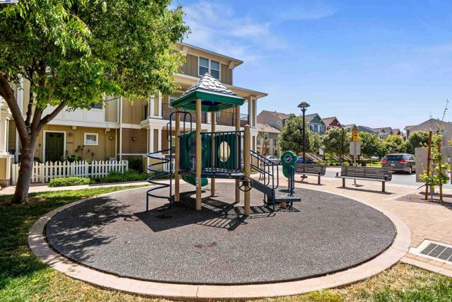 40742 Greystone Ter, Fremont CA: https://media.crmls.org/mediaz/14afd9bd-c6ec-4ff5-8ae0-0e0115f46fd9.jpg