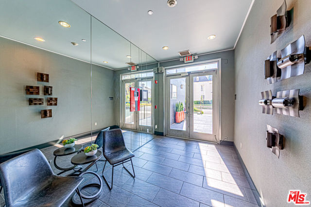 600 S Ridgeley Drive, Los Angeles CA: https://media.crmls.org/mediaz/14b012f5-d049-4b09-9a0d-9dffce713aed.jpg