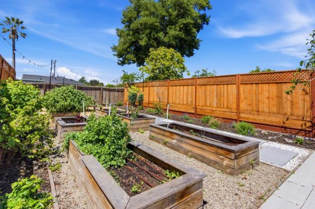 1257 Laurel Avenue, East Palo Alto CA: https://media.crmls.org/mediaz/14b03ccf-e949-4aaa-87a1-709cfa4535e5.jpg