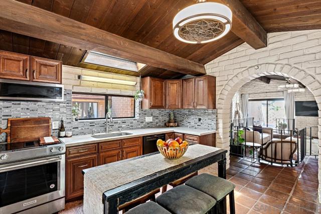 18940 Littlefield Lane, Valley Center CA: https://media.crmls.org/mediaz/14b07bff-1352-4e04-a6f9-943e7d33486a.jpg
