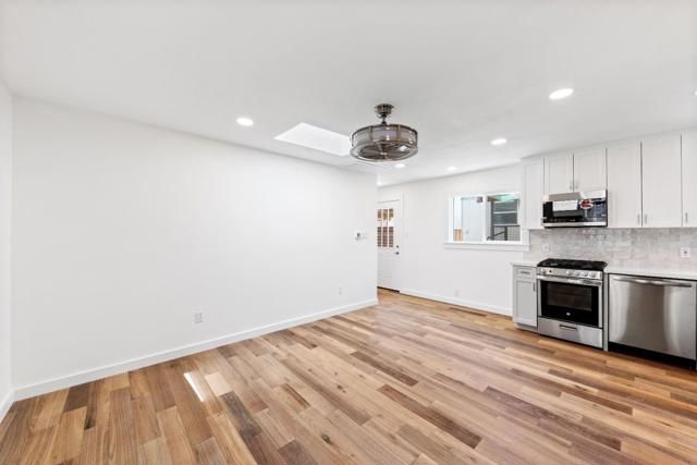 616 Redwood Ave, Redwood City CA: https://media.crmls.org/mediaz/14b11ed9-518d-4273-a37e-073ed7d006c6.jpg