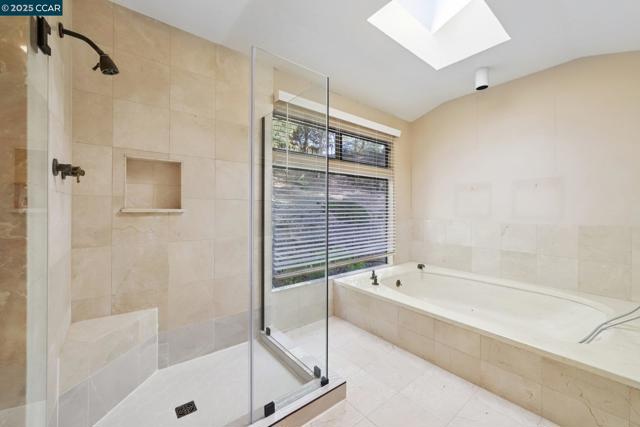 58 Saint Andrews Ln, Alamo CA: https://media.crmls.org/mediaz/14b15574-a38b-4ea5-923c-7ba710897c34.jpg