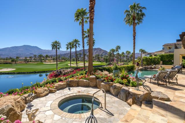 80675 Via Portofino, La Quinta CA: https://media.crmls.org/mediaz/14b1735d-0647-4a13-ae9a-f026f740f61c.jpg