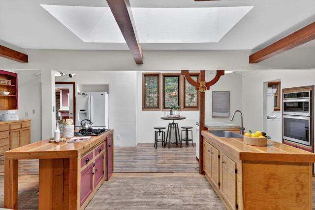 530 Flume Road, Aptos CA: https://media.crmls.org/mediaz/14b1b460-6ce4-4b26-8640-1361f64945e7.jpg