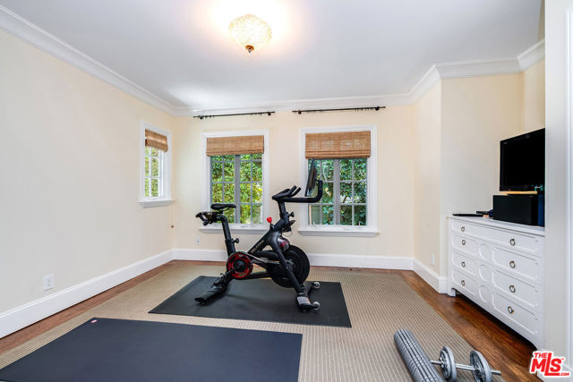 334 S Westgate Avenue, Los Angeles CA: https://media.crmls.org/mediaz/14b2287c-c2e6-4767-9c9d-bb909833b962.jpg