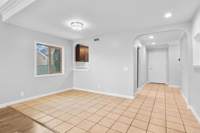 Detail Gallery Image 6 of 40 For 5667 Adobe Falls Rd #C,  San Diego,  CA 92120 - 2 Beds | 2 Baths