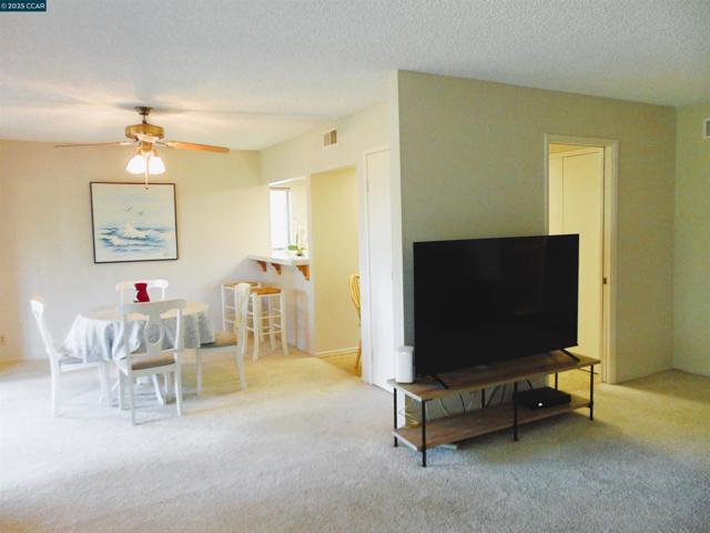 2825 Ptarmigan, Walnut Creek CA: https://media.crmls.org/mediaz/14b281c8-e40f-4cb5-b8b3-d6b0b1d1252b.jpg
