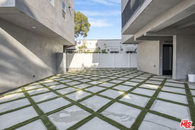 10828 Hesby Street, North Hollywood CA: https://media.crmls.org/mediaz/14b28591-9e88-435b-afaf-cc9f88871a23.jpg