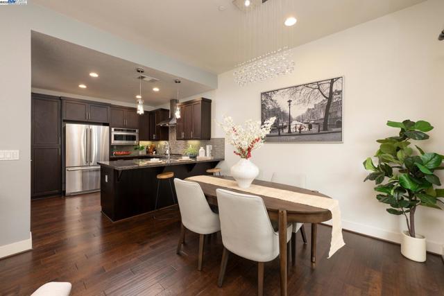 2835 Alvarado Ave, San Mateo CA: https://media.crmls.org/mediaz/14b2a133-502f-4039-9ea7-5c432ff8b57f.jpg