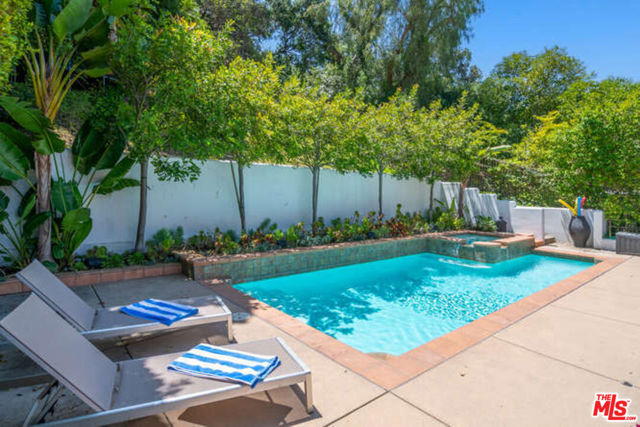 14318 Valley Vista Boulevard, Sherman Oaks CA: https://media.crmls.org/mediaz/14b33910-6a5f-48e3-ad6c-358f87638a68.jpg