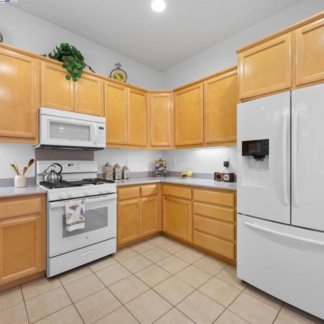 443 Collis St, Brentwood CA: https://media.crmls.org/mediaz/14b39534-c9e5-4b03-8766-c73849f2d7a2.jpg