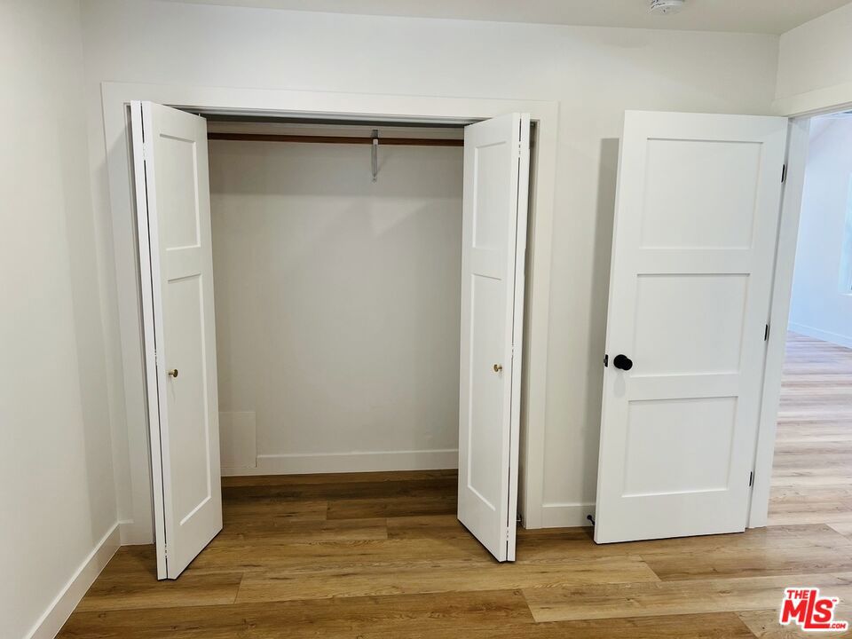 https://media.crmls.org/mediaz/14b3f004-bce4-49df-b5e1-1f04c16f1993.jpg?preset=X-Large