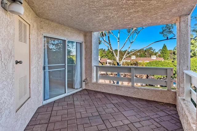 7087 Camino Revueltos #302, San Diego CA: https://media.crmls.org/mediaz/14b4e289-08ea-4c59-b478-e1bdeabf9a6b.jpg