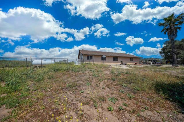 1250 E Old Julian Highway, Ramona CA: https://media.crmls.org/mediaz/14b61139-0327-475a-82dd-3b01d6bdb7fb.jpg