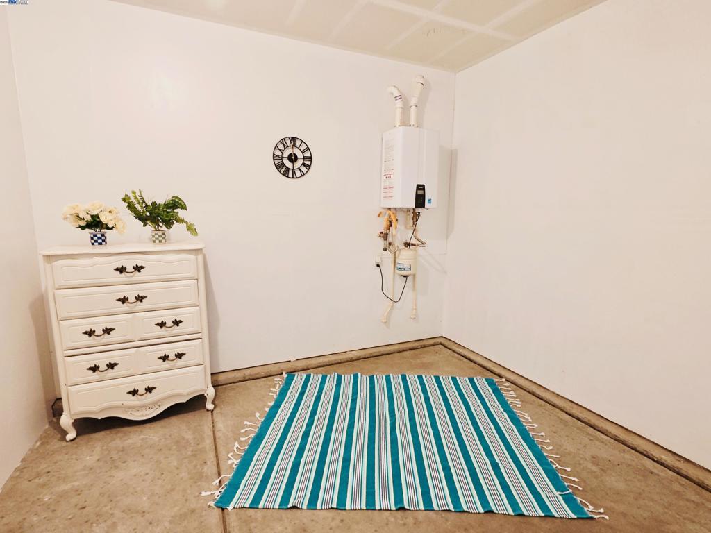 https://media.crmls.org/mediaz/14b639df-ca79-49c1-8ca0-51a61539b6b4.jpg?preset=X-Large