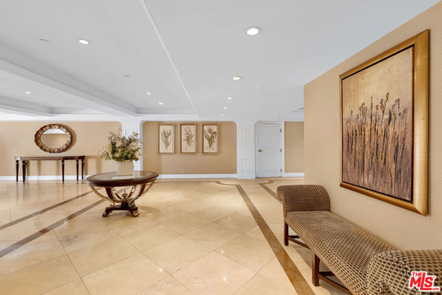 321 N Oakhurst Drive, Beverly Hills CA: https://media.crmls.org/mediaz/14b63f42-ad58-43fa-88dd-750a212a0fc7.jpg