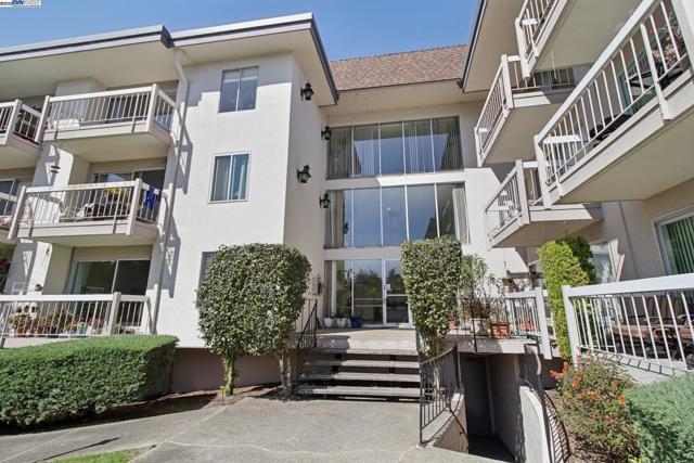 950 Shorepoint Ct, Alameda CA: https://media.crmls.org/mediaz/14b6cbd4-1bbc-4e73-9cd8-fd8b039daaea.jpg