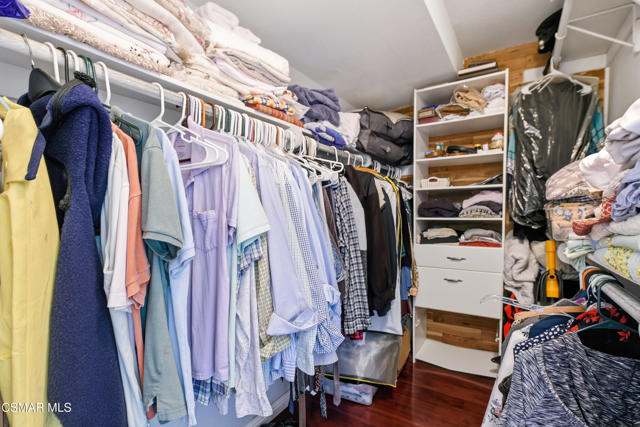 952 Carefree Drive, Simi Valley CA: https://media.crmls.org/mediaz/14b70551-b456-4ff6-9899-23a257c957fc.jpg