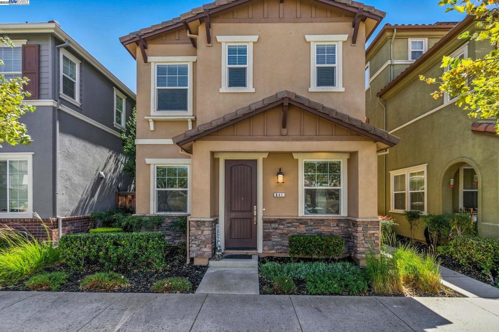 841 Fan Palm Ln