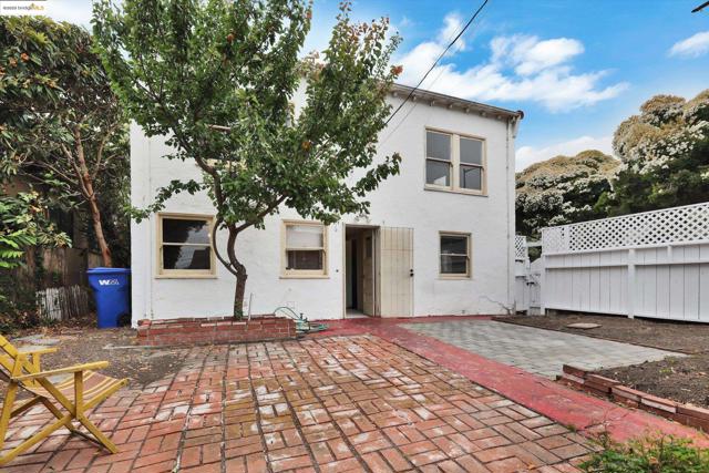 536 Pomona Ave, Albany CA: https://media.crmls.org/mediaz/14b71fb4-6167-469e-8fed-7eef7cddcca5.jpg