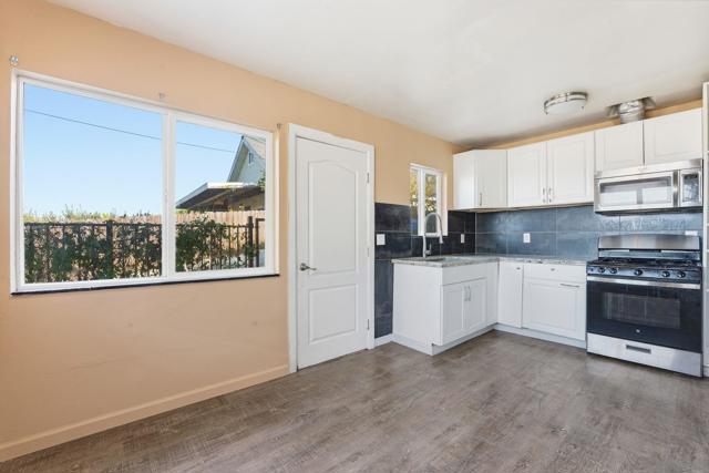 6431 37 Madrone Ave, San Diego CA: https://media.crmls.org/mediaz/14b743f7-0f2b-40f3-bcbd-4966b11fe7eb.jpg