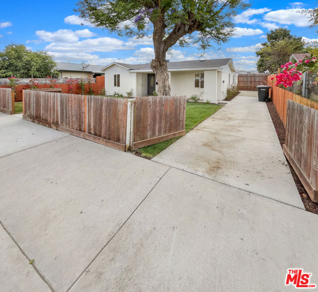 10692 Sycamore Avenue, Stanton CA: https://media.crmls.org/mediaz/14b765e7-81d4-489d-a7de-0ef8229a85c7.jpg