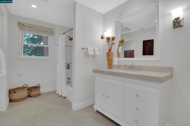 2345 San Miguel Dr, Walnut Creek CA: https://media.crmls.org/mediaz/14b7a961-ed4a-41b7-9c58-fffd766ccc7d.jpg
