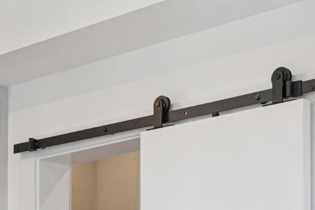 1433 Floribunda Avenue, Burlingame CA: https://media.crmls.org/mediaz/14b8b9e1-988a-464e-b933-78d7df04b0c4.jpg