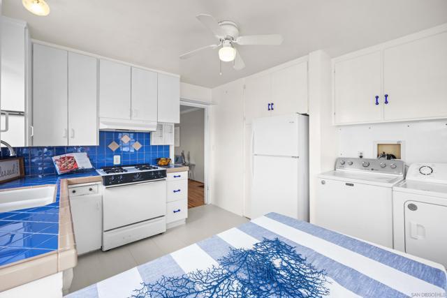 1205 Park Row, La Jolla CA: https://media.crmls.org/mediaz/14b99fee-0f2f-412c-92b6-b9489bfe0303.jpg