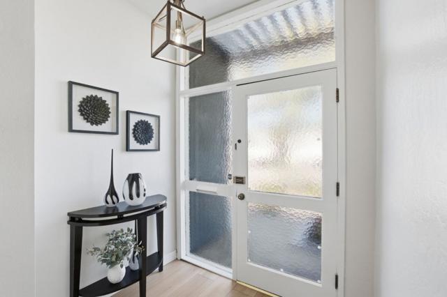 315 Carlos Avenue, Redwood City CA: https://media.crmls.org/mediaz/14ba9fd4-ac0e-4c47-b7d1-a71a1a309eb0.jpg