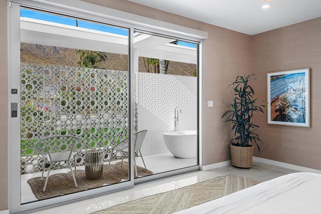 2622 S Calle Palo Fierro, Palm Springs CA: https://media.crmls.org/mediaz/14bb4e7d-375b-481a-b926-349629b10cfb.jpg